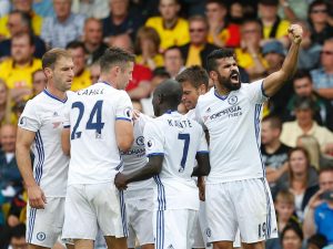 Diego Costa menyambut jaringan gol dengan teman pasukannya..