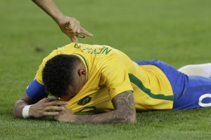 Neymar menangis selepas berjaya memenangkan pingat emas pertama untuk Brazil dalam acara bola sepak.
